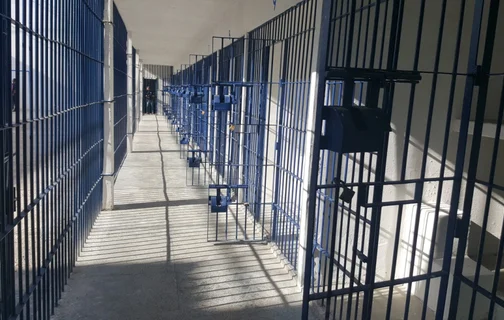 Corredores reformados da Penitenciária Irmão Guido