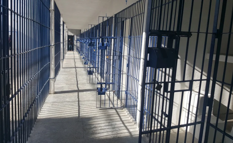 Corredores reformados da Penitenciária Irmão Guido