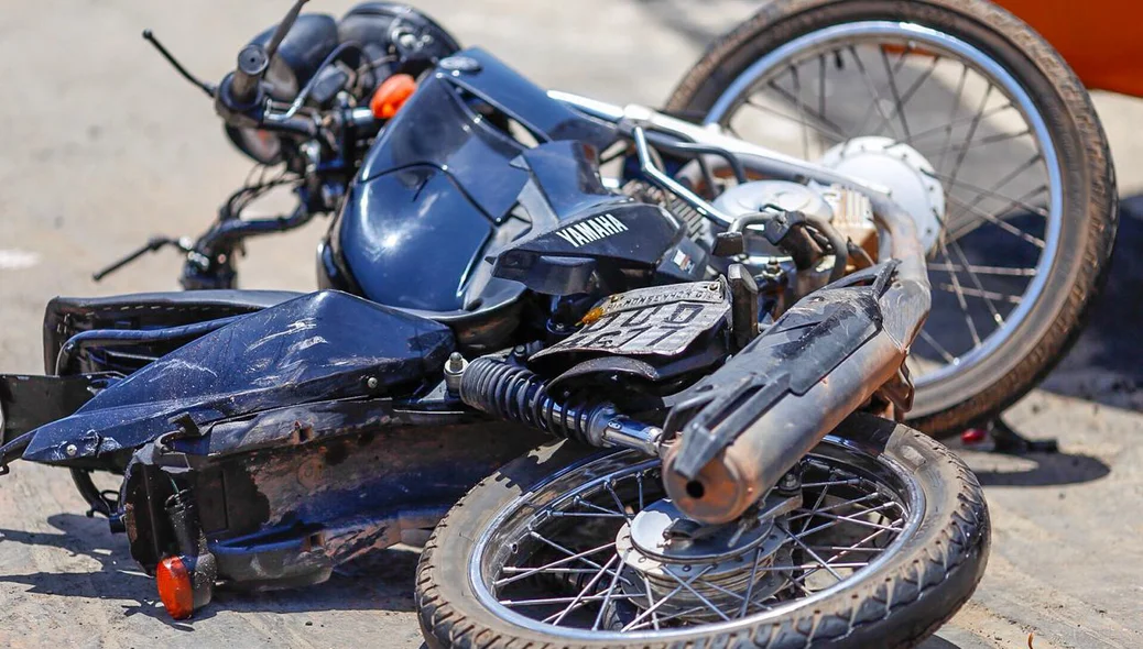 Motocicleta ficou destruída