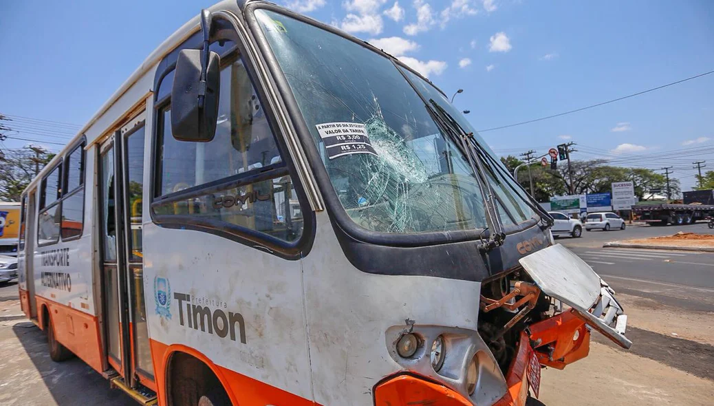 Veículo pertence ao sistema de transporte urbano de Timon