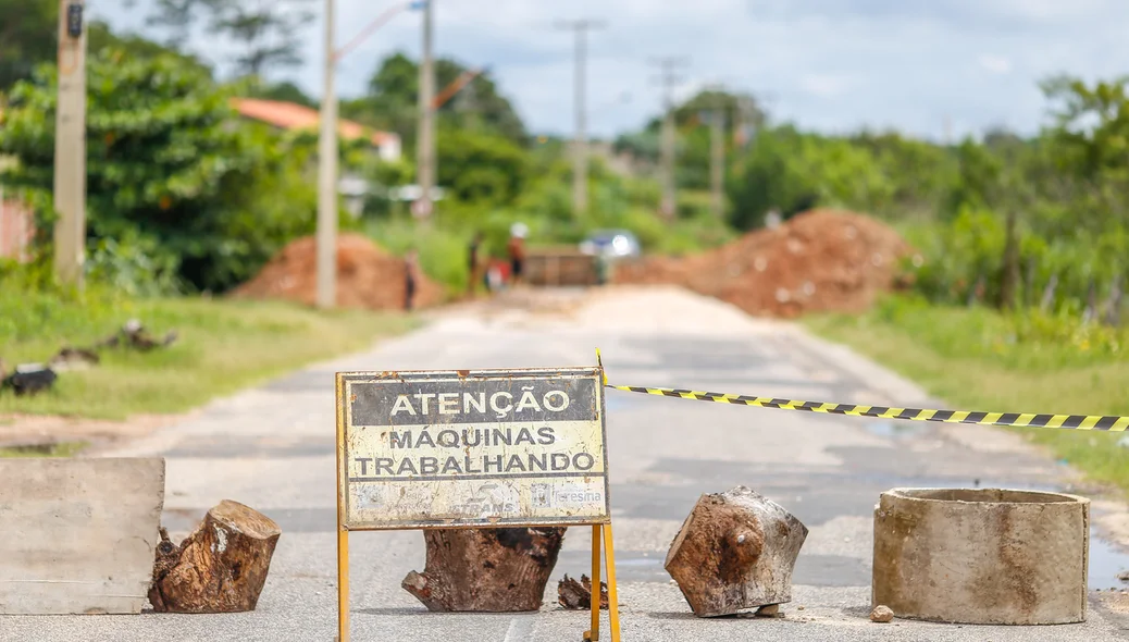 Pista interditada para construção da galeria