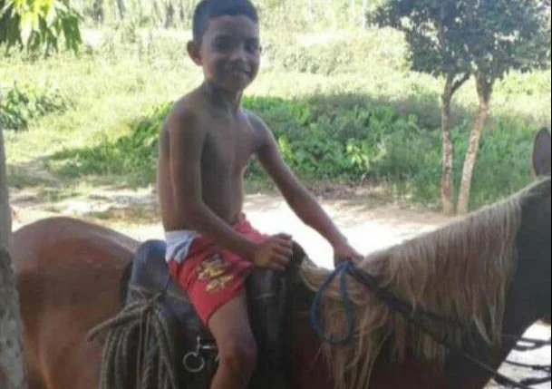 Lucivan tinha 9 anos e morreu após ser atingido por árvore