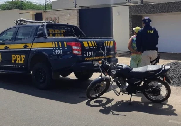 Condutor de motocicleta foi apreendido pela PRF