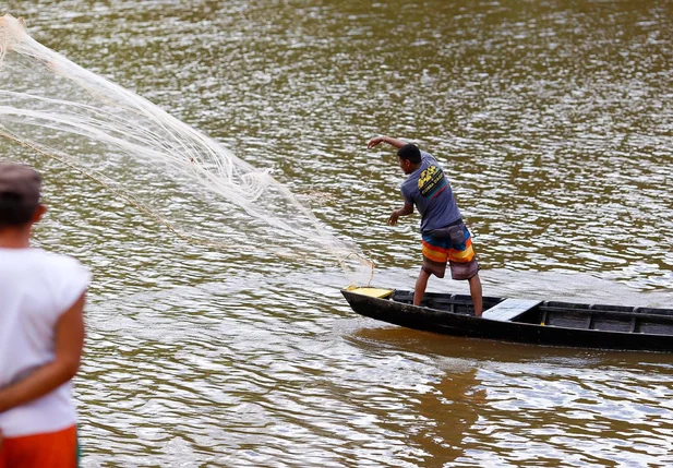 Pescador procura por corpo de criança que desapareceu no Rio Poti