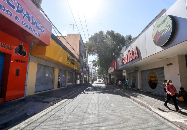 Lojas da Rua Álvaro Mendes fechadas