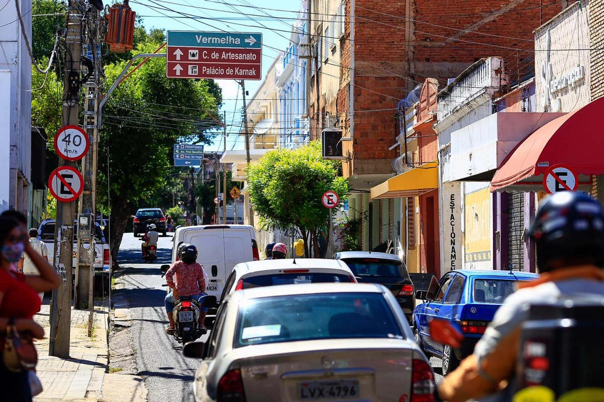 Aumento no trânsito no Centro de Teresina