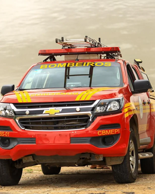 Corpo de Bombeiros do Piauí retirou o corpo de dentro do rio