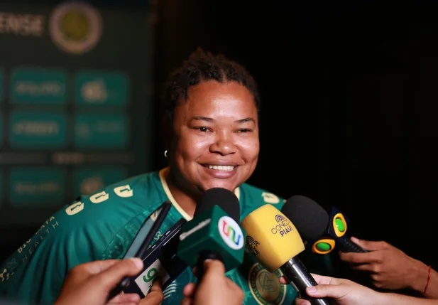 Ex-Seleção Brasileira, Renata Costa é apresentada pelo Atlético-PI