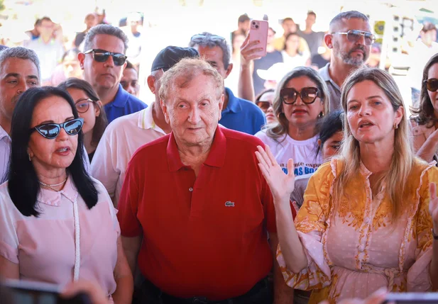 Mão Santa inaugura urbanização da orla da Praia Pedra do Sal