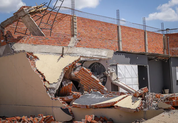 Igreja Batista desaba durante culto no bairro Vale Quem Tem