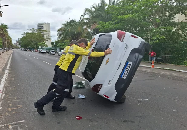 Nelson Nery tomba carro na Avenida Marechal Castelo Branco