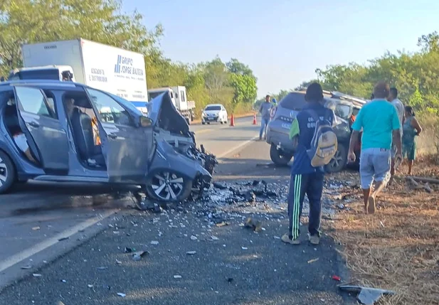 Acidente entre dois veículos deixa um morto na cidade de Amarante