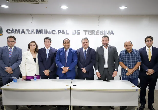 Empresário Victor Linhares é empossado vereador de Teresina