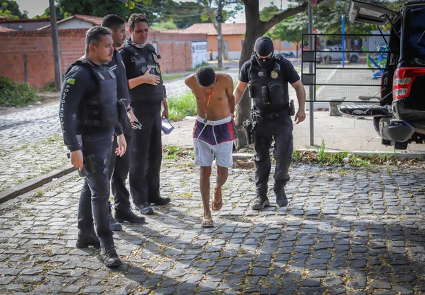 Polícia deflagra operação contra acusados de atentado a policiais