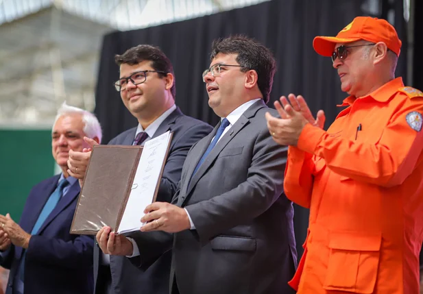 Rafael Fonteles nomeia 205 novos soldados do Corpo de Bombeiros