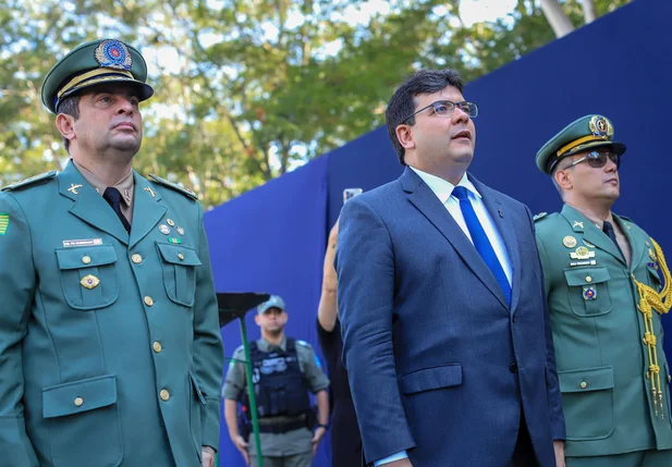 Desfile do 7 de Setembro reúne milhares de pessoas em Teresina