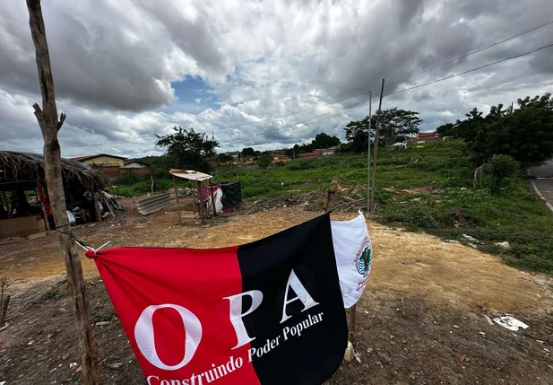 Cerca de 120 famílias retornam para terreno no Parque Universitário