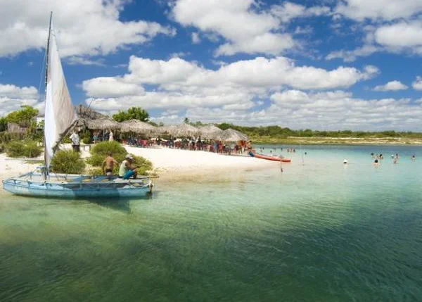 Jericoacoara é destino de turistas que querem praticar win