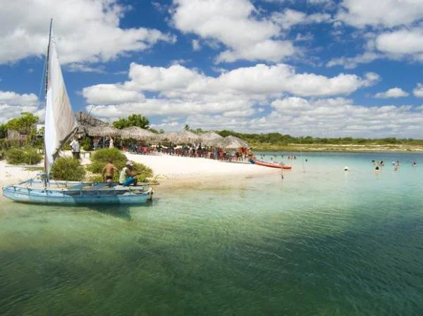 Jericoacoara é destino de turistas que querem praticar win