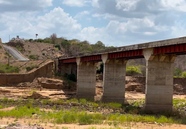 Moradores denunciam estrutura de ponte sobre o Rio Poti