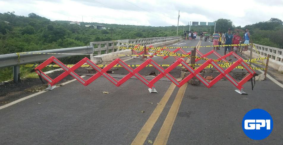 Ponte do Retiro é interditada na divisa entre Piauí e ...